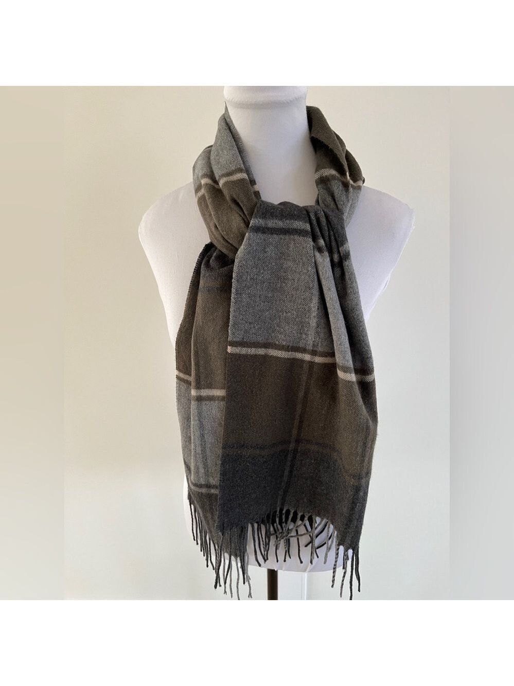 LONDON FOG Plaid Winter Scarf Oblong Fringe Acrylic Soft Made Germany Unisex
